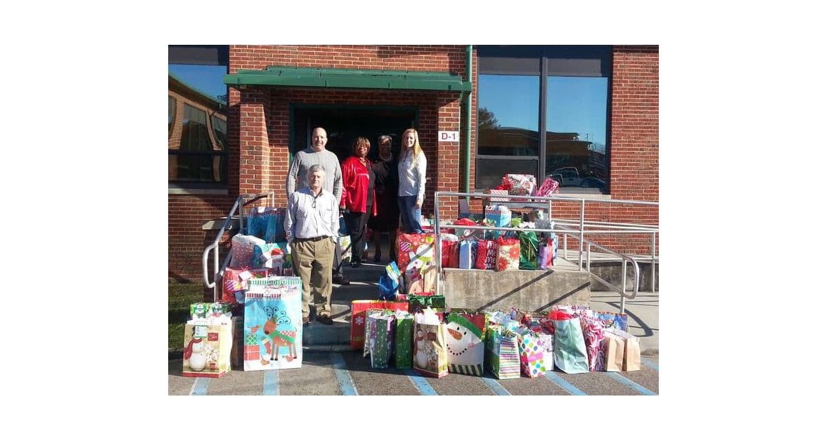 HUNTINGTON INGALLS INDUSTRIES, NEWPORT NEWS SHIPBUILDING AND AMSEC SPREAD CHEER THIS HOLIDAY SEASON