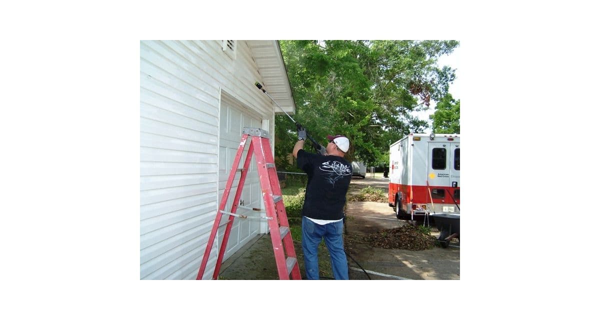 INGALLS SHIPBUILDING HELPS REJUVENATE LOCAL RED CROSS OFFICE