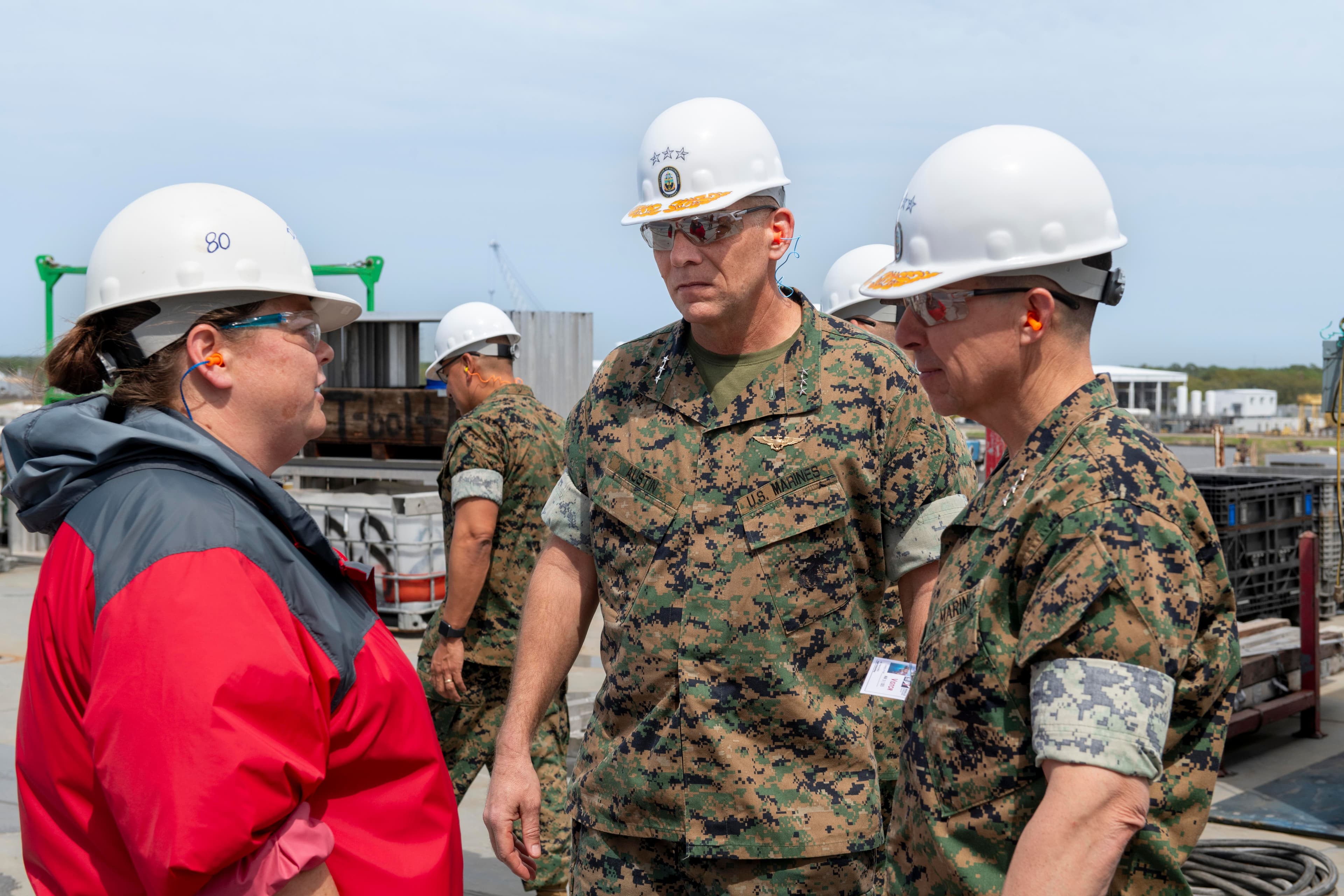 HII Hosts US Marine Corps Officers at Ingalls Shipbuilding
